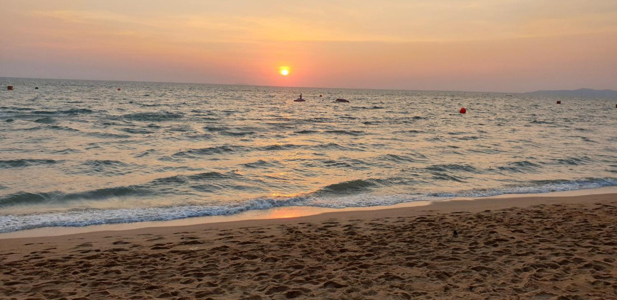 Dusit Grand Condo View Haat Jomtien Eksteriør bilde